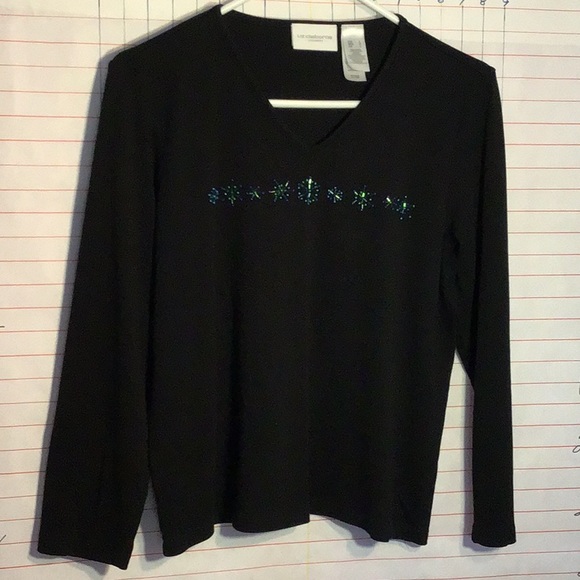 LIZ CLAIBORNE Vneck, snowflake design, top sz L black - Picture 3 of 6